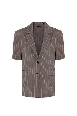 коричневый Костюм в полоску из льна с добавление вискозы. Жакет с коротким рукавом и накладными карманами в комплекте с шортами с карманами по бокам.