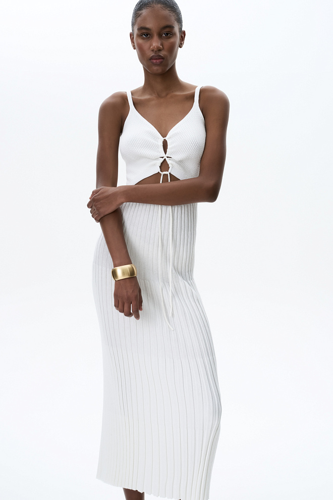 Сарафан с юбкой плиссе и шнуровкой