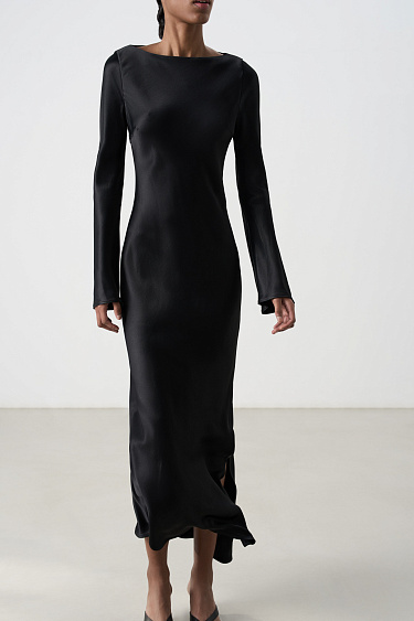 Атласное платье с длинными рукавами