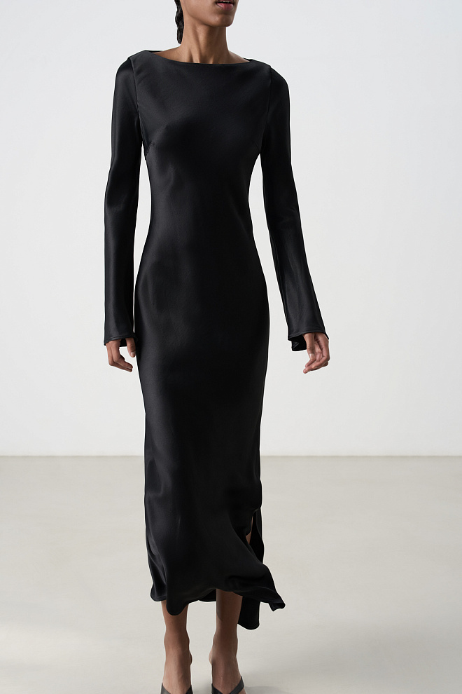 Атласное платье с длинными рукавами