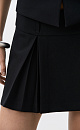 Юбка длины мини из поливискозы. Модель с высоким поясом, дополненым шлевками для ремня. Изделие декорировано закрытыми веерными складками. Застежка на молнию.
