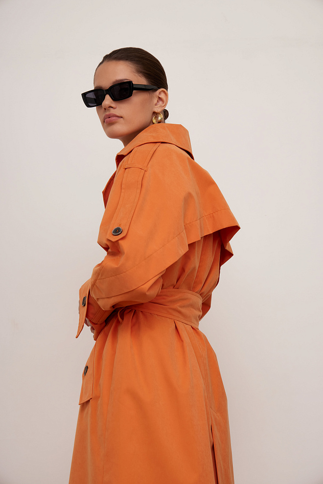 Двубортный тренч из водоотталкивающего материала