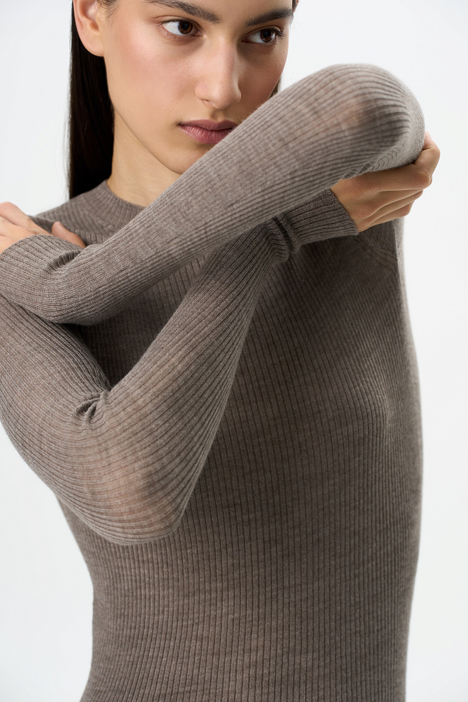 Цельновязанная водолазка из шерсти