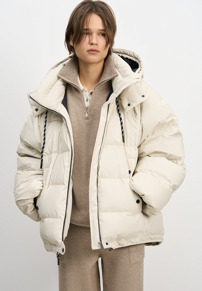 Объемный пуховик с капюшоном