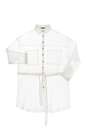 белый Платье-рубашка с накладными карманами на груди. Модель свободного силуэта со спущенной линией плеча и поясом в тон.