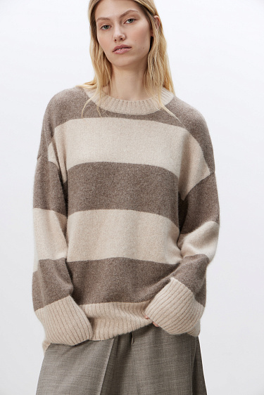 Джемпер из пуха лисы в полоску