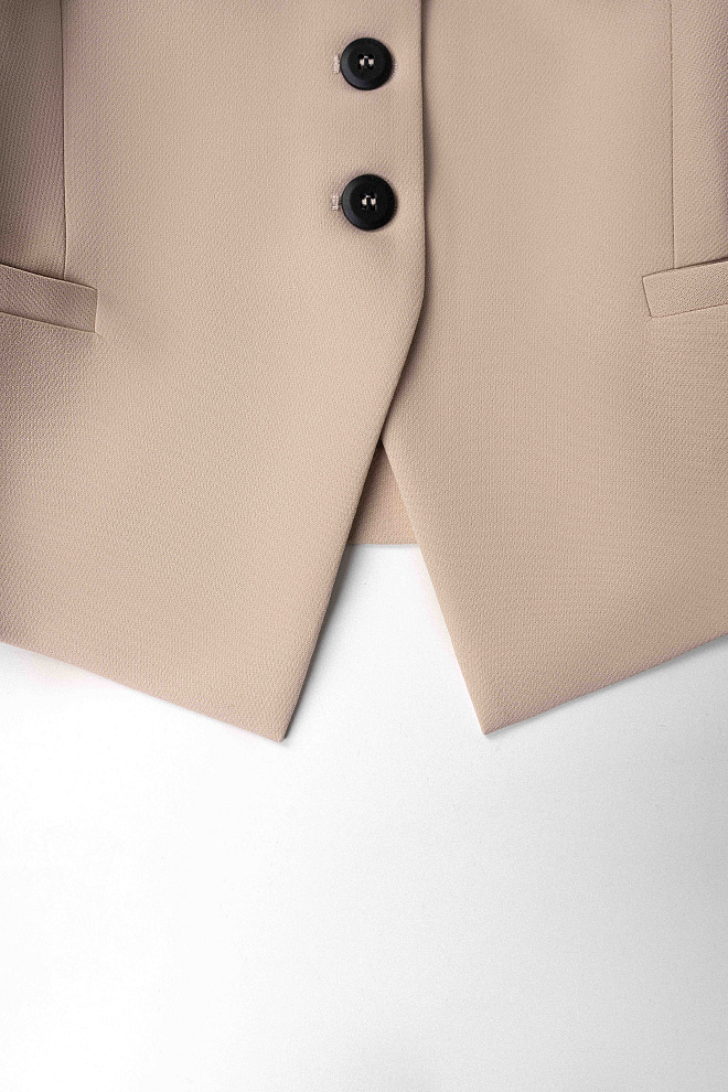 Жилет с открытой спинкой