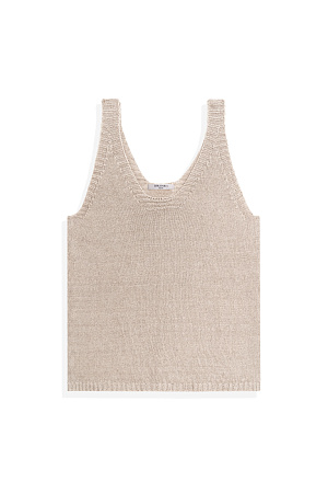 бежевый Трикотажный топ из 100% льна. Модель прямого кроя, на широких бретелях, с глубокой проймой и U-образным вырезом горловины. Края изделия выполнены в рубчик.
