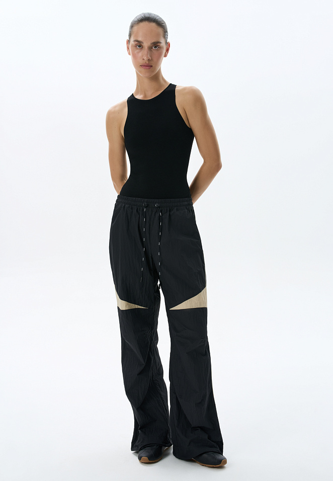 Спортивные брюки из нейлона