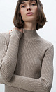 Трикотажная водолазка из шерсти с добавлением кашемира. Модель приталенного силуэта с воротником-стойкой. 