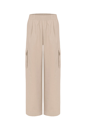 бежевый Широкие брюки-карго с защипами на талии. Функциональные накладные карманы и классические боковые карманы. Эластичный пояс на резинке. Модель со средней посадкой.