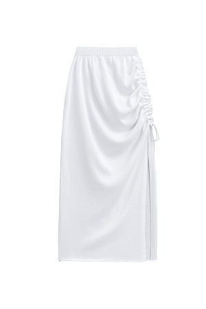 белый Юбка длины макси из вискозы. Модель приталенного силуэта с широким эластичным поясом на резинке, асимметричной драпировкой и кулиской.