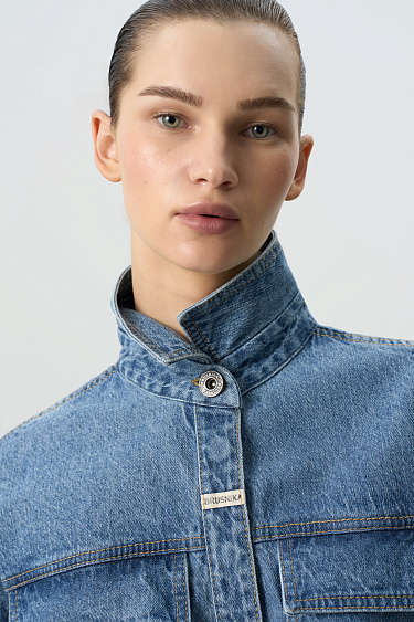 Джинсовый комбинезон с большими карманами