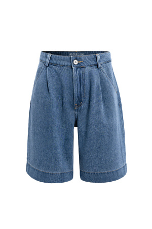 синий Джинсовые шорты из 100% хлопка с текстурой в диагональный рубчик. Модель прямого кроя с защипами, шлевками на поясе для ремня и застежкой на молнию и пуговицу. 4 кармана.