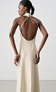Платье из атласной вискозы длины макси с шарфом. Модель приталенного силуэта, без рукавов, с вырезом халтер, переходящий в воротник-стойку с застежкой на пуговицы сзади. 