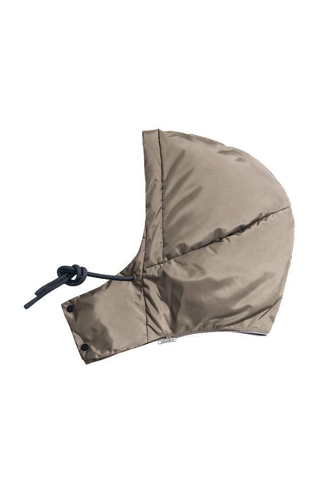 Пуховик с капюшоном и трикотажными манжетами