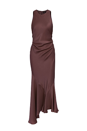 коричневый Атласное платье длины макси. Модель приталенного силуэта, с круглым вырезом горловины, без рукавов. Модель декорирована асимметричной юбкой и драпировкой на талии.