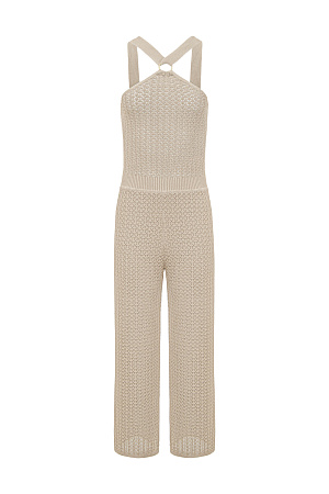 бежевый Трикотажный ажурный комбинезон на широких лямках с застежкой на кольце.