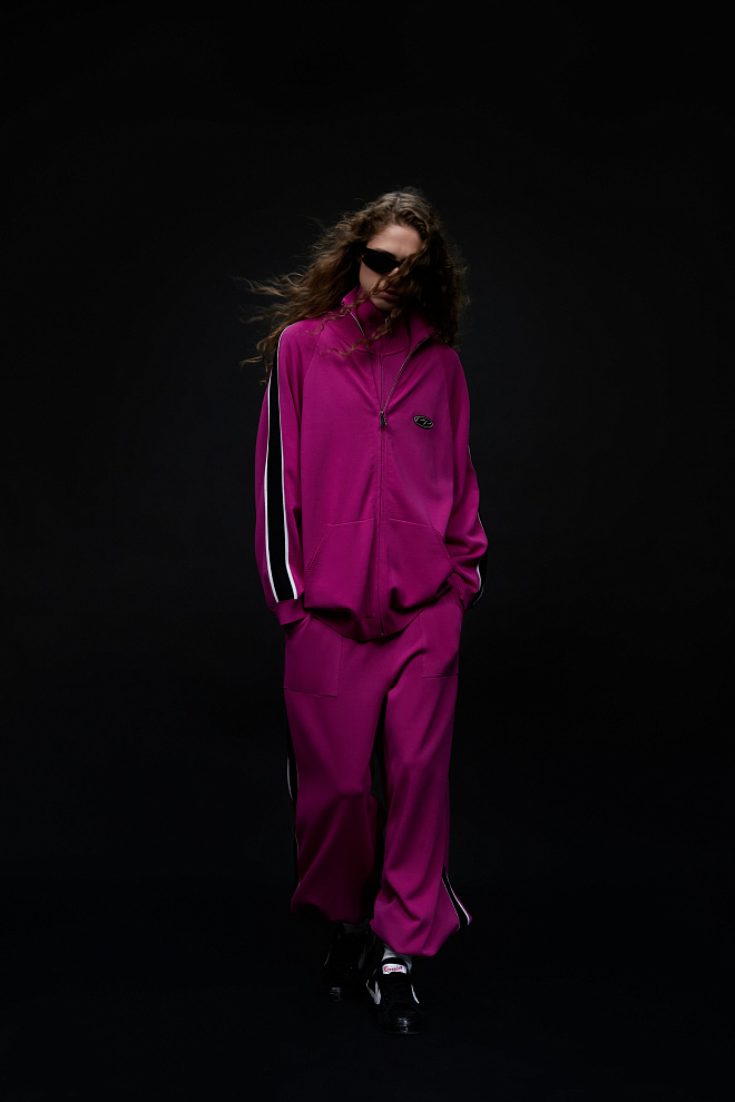 Широкие спортивные брюки