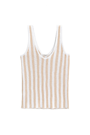 бежевый Трикотажная майка из 100% льна. Модель на широких бретелях, с глубокой проймой, U-образным вырезом горловины и валиком по низу. Изделие выполнено в вертикальную полоску.
