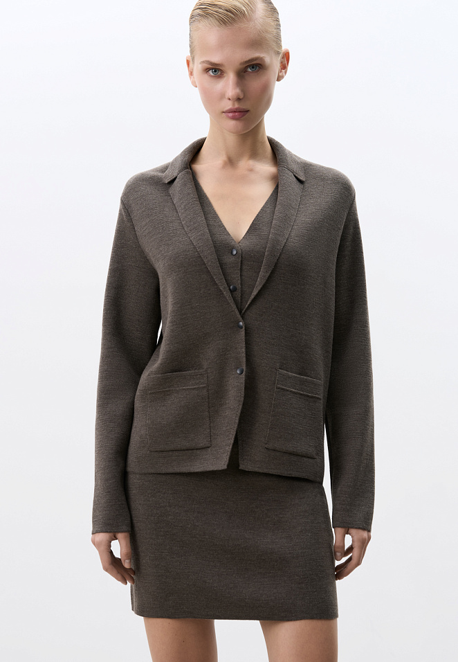 Однобортный жакет в основе из шерсти мериноса