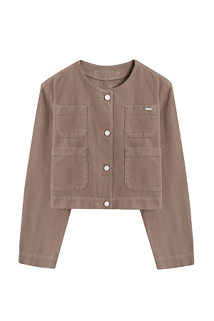 коричневый Вельветовый жакет из 100% хлопка. Модель свободного силуэта со спущенной линией плеча и накладными карманами. Застежка на металлические пуговицы. Дополнить образ можно юбкой или брюками.