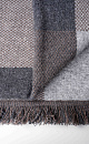 Трикотажный палантин из кашемира. Модель в клетку с бахромой по краям. 