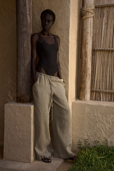 Купальник с U-образным вырезом