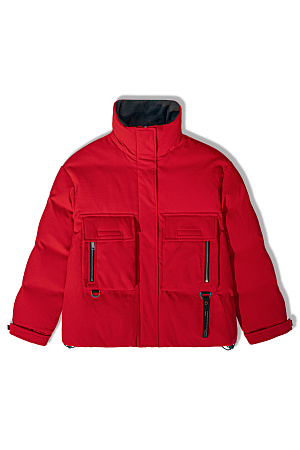 красный Пуховик с двумя нагрудными накладными карманами, воротником-стойкой и капюшоном. Застежка на молнию под планкой. Манжеты рукавов фиксируются липучкой. Низ изделия выполнен на регулируемой кулиске. 