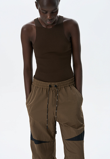 Спортивные брюки из нейлона