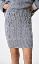 Трикотажная юбка длины мини с объемными косами из мягкой шерсти. Широкий эластичный пояс на кулиске. Дополнить образ можно джемпером в том же стиле.