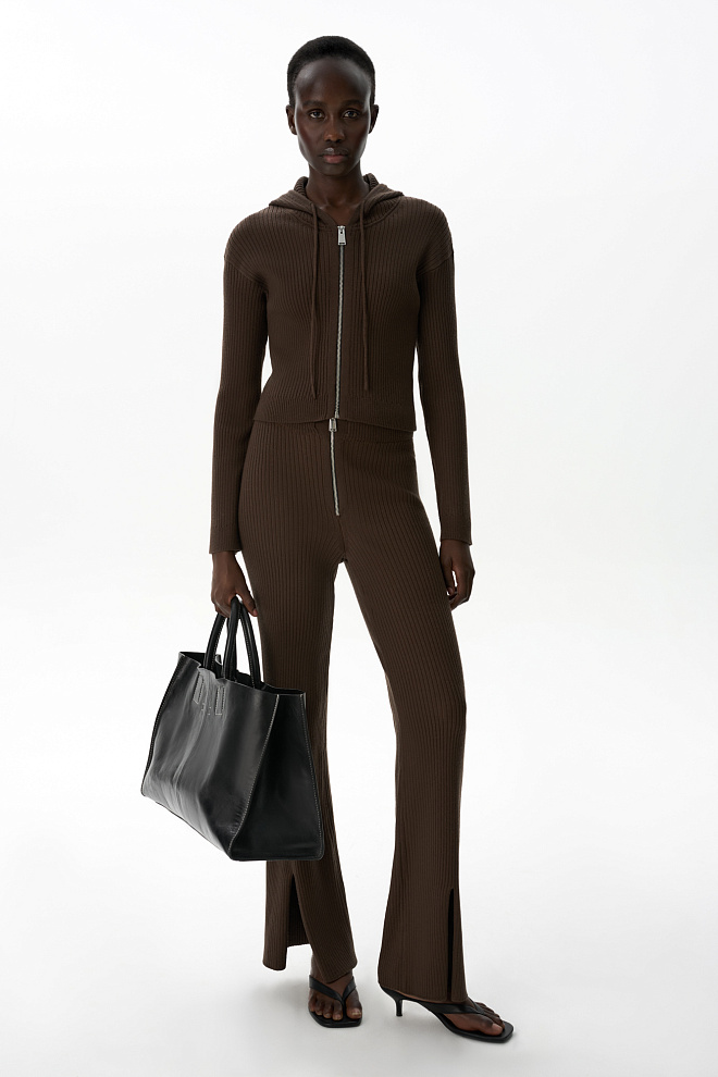 Трикотажный бомбер с капюшоном 