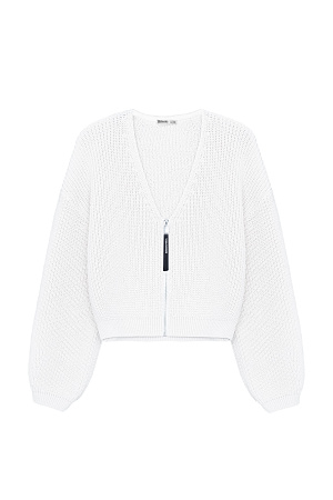 белый Трикотажный кардиган из 100% хлопка. Модель укороченного силуэта, со спущенной линией плеч, V-вырезом и застежкой на молнию.