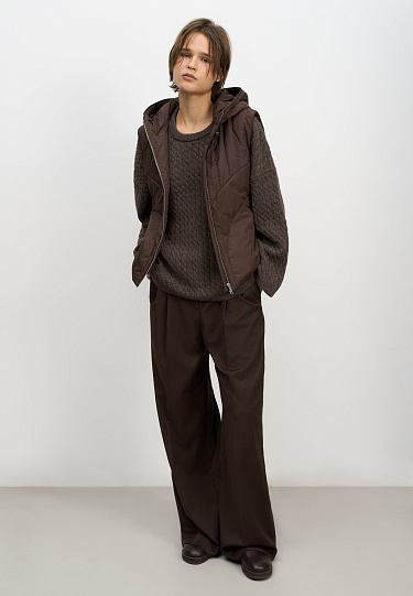 Жилет с капюшоном на синтепоне