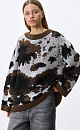 Трикотажный джемпер с жаккардовым анималистическим дизайном из шерсти и мохера. Модель свободного силуэта со спущенной линией плеча, с круглым вырезом. Края изделия выполнены в рубчик.