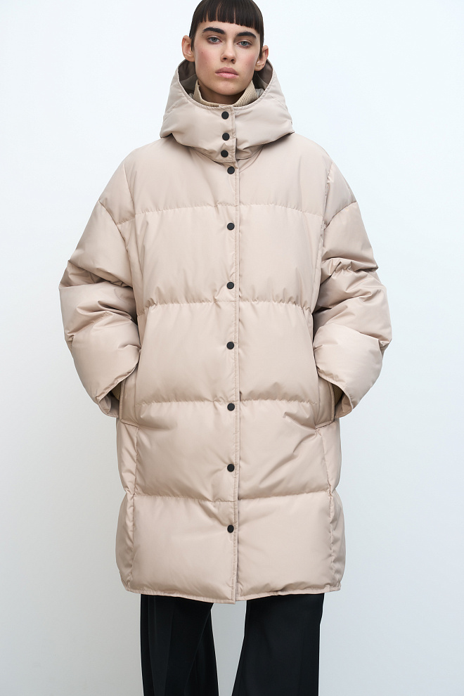 Утепленный пуховик с капюшоном 