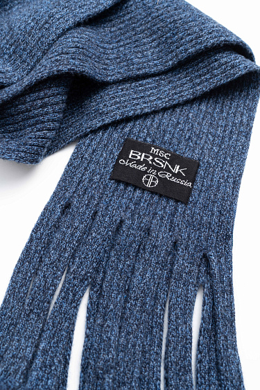 Шарф в рубчик с бахромой 