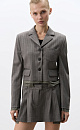 Укороченный жакет из шерсти. Модель с отложным воротником, нагрудным карманом и застежкой на пуговицы. Дополнить образ можно юбкой или брюками в таком же стиле. Изделие на подкладке.