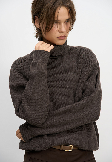 Трикотажный джемпер с воротником-стойкой 