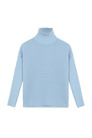 голубой Трикотажный джемпер из вискозы в мелкий валик. Модель с длинным рукавом и воротником-стойкой.