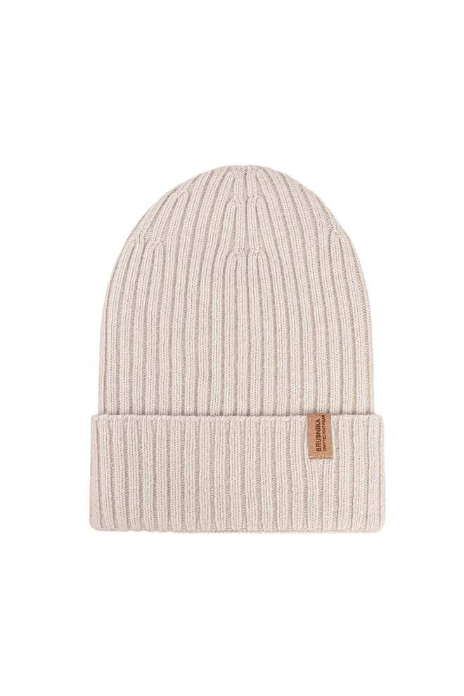 Объёмная цельновязаная шапка