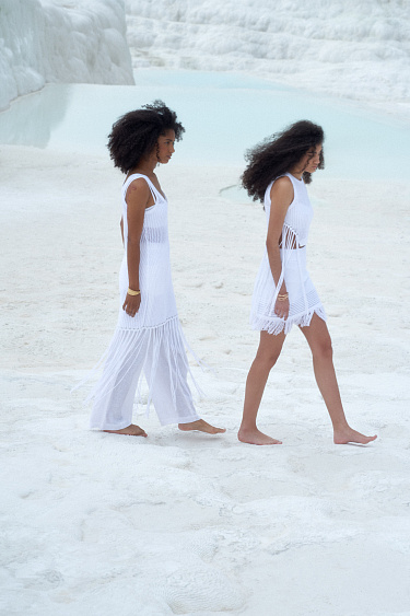 Трикотажный топ с бахромой и люверсами