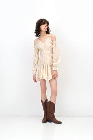 молочный Шифоновое короткое платье на тонких бретелях с рукавами-фонариками.