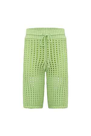 зеленый Шорты из 100% хлопка в сетку с поясом из эластичной ленты в рубчик на кулиске. Дополнить ображ можно рубашкой в таком же стиле.