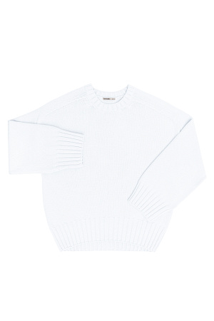 белый Трикотажный джемпер из 100% хлопка. Модель свободного силуэта со спущенной линией плеча и удлиненной спинкой.