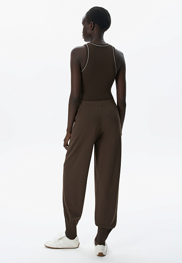 Трикотажные брюки в спортивном стиле