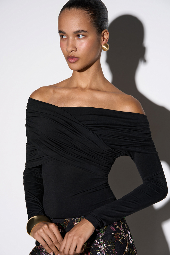 Боди с драпировкой на груди