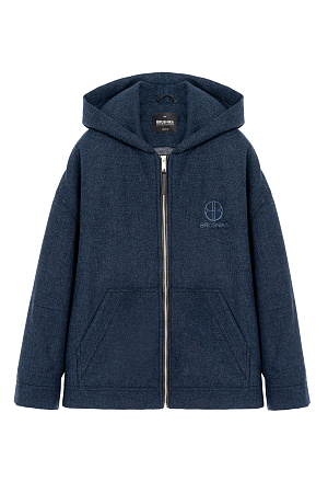 синий Свободный бомбер с капюшоном. Модель со спущенной линией плеча и боковыми карманами. Вышивка логотипа бренда на груди. Застежка на молнию. На подкладке.