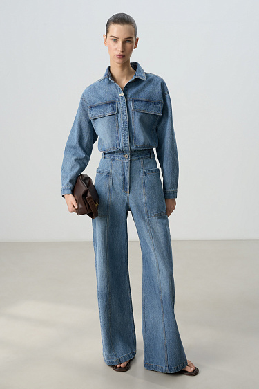 Джинсовый комбинезон с большими карманами