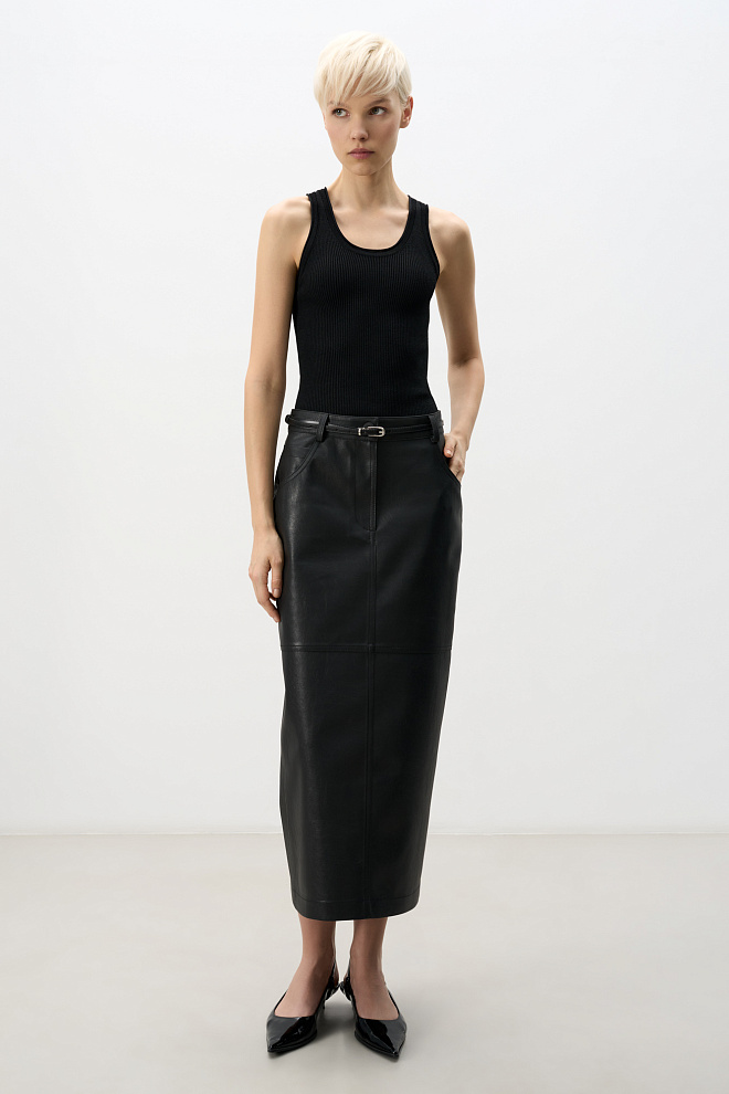 Трикотажная майка с глубоким вырезом